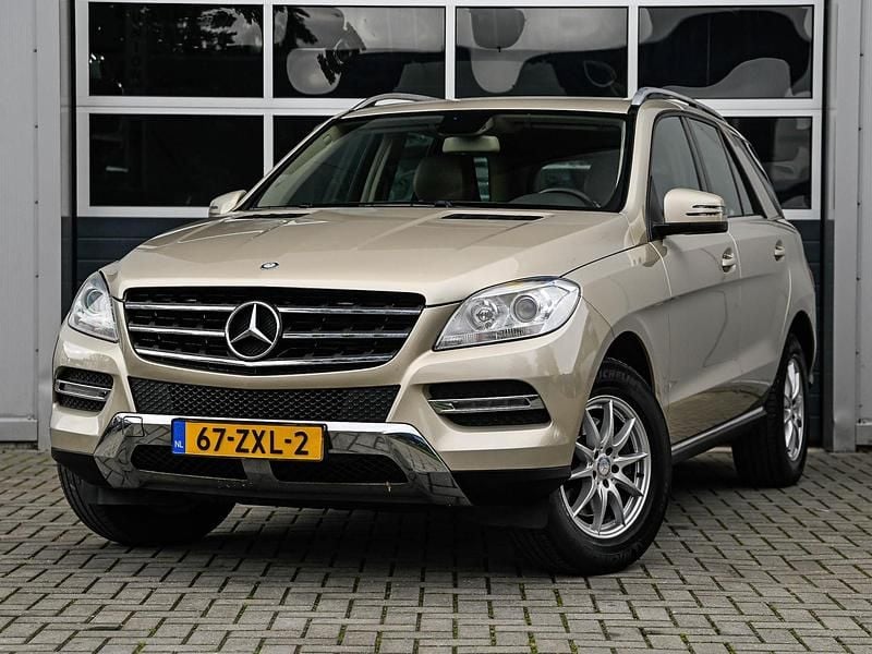 Beige Gebruikt 2013 Mercedes ML250 SUV | € 15.950 - Afbeelding 1/4