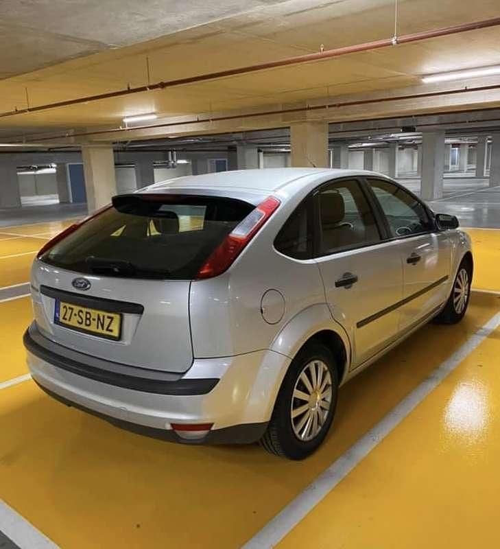 Occasion Ford Focus 101 PK (74 kW) 2005 Grijs Hatchback