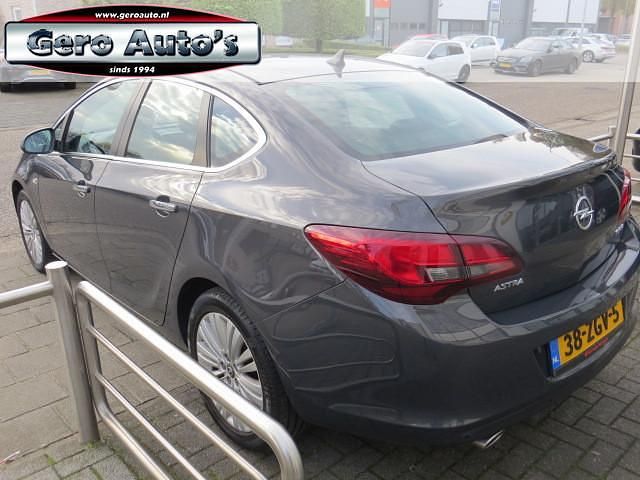 Occasion Opel Astra Cosmo 141 PK (103 kW) 2012 Grijs Sedan