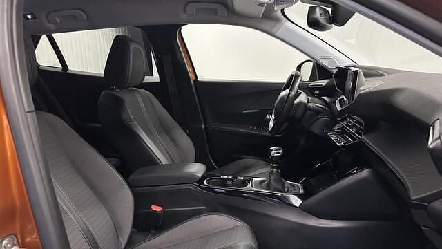 Occasion Peugeot 2008 Allure 131 PK (96 kW) 2021 Oranje SUV