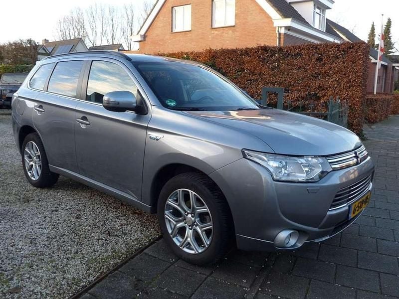 Grijs Occasion 2013 Mitsubishi Outlander P-HEV Instyle SUV | € 6.950 (Super prijs) - Afbeelding 1/4