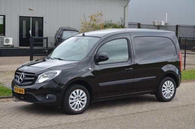 Zwart Gebruikt 2021 Mercedes Citan 111 Van | € 15.999 (Eerlijke prijs) - Afbeelding 1/4