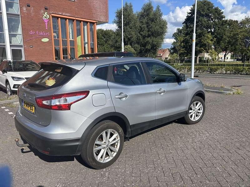 Grijs Gebruikt 2015 Nissan Qashqai Acenta SUV | € 11.900 (Duur) - Afbeelding 1/4