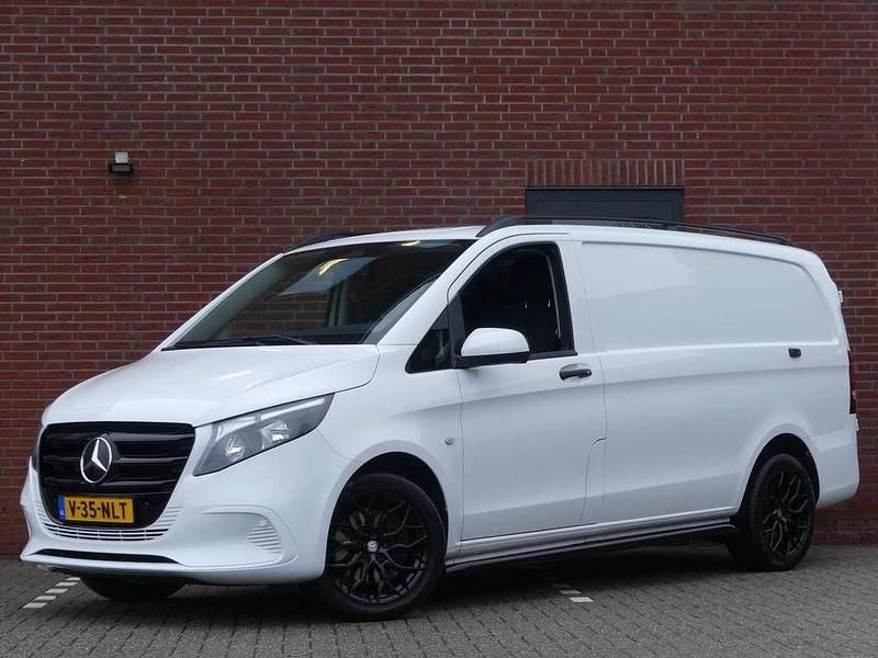 Wit Gebruikt 2024 Mercedes Vito Van | € 36.450 (Eerlijke prijs) - Afbeelding 1/4