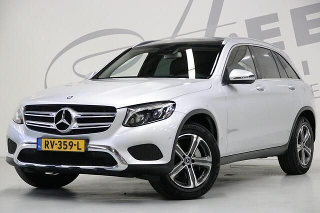 Grijs Occasion 2017 Mercedes GLC220 Business SUV | € 21.650 (Super prijs) - Afbeelding 1/4