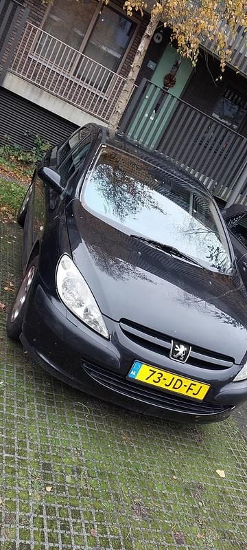 Zwart Gebruikt 2002 Peugeot 307 Hatchback | € 850 (Goede deal) - Afbeelding 1/4