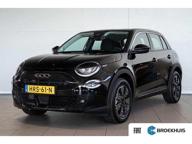 Zwart Occasion 2025 Fiat 600 Urban SUV | € 23.950 (Super prijs) - Afbeelding 1/4