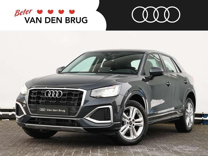 Grijs (metallic) Occasion 2024 Audi Q2 Advanced SUV | € 33.800 (Iets duurder) - Afbeelding 1/4