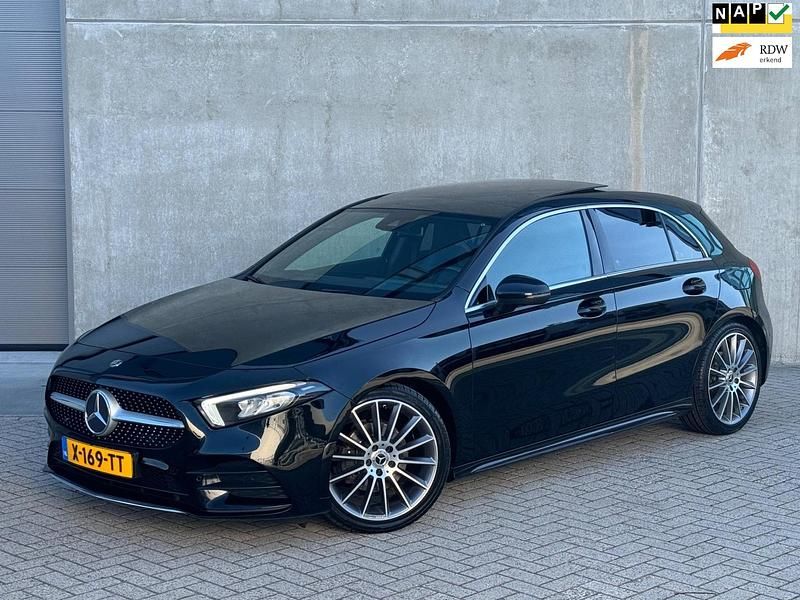 Zwart Gebruikt 2018 Mercedes A200 AMG Hatchback | € 23.390 (Iets duurder) - Afbeelding 1/4