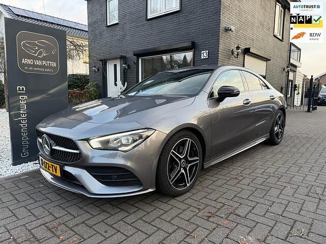 Grijs (metallic) Occasion 2020 Mercedes CLA200 Business Sedan | € 23.900 (Super prijs) - Afbeelding 1/4