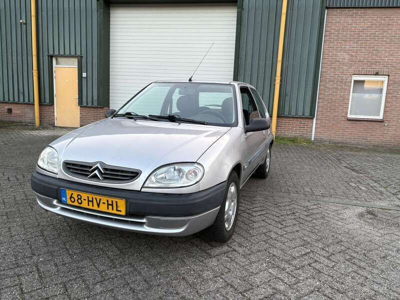 Grijs Gebruikt 2002 Citroën Saxo Furio Hatchback | € 749 (Goede deal) - Afbeelding 1/4