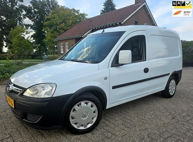 Wit Gebruikt 2011 Opel Combo MPV | € 4.995 (Iets duurder) - Afbeelding 1/4