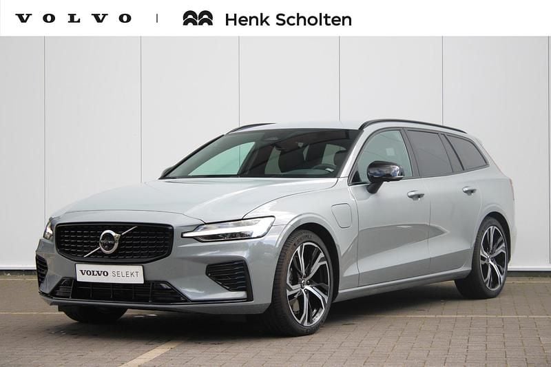 Grijs Gebruikt 2025 Volvo V60 Plus Stationwagen | € 54.750 (Iets duurder) - Afbeelding 1/4