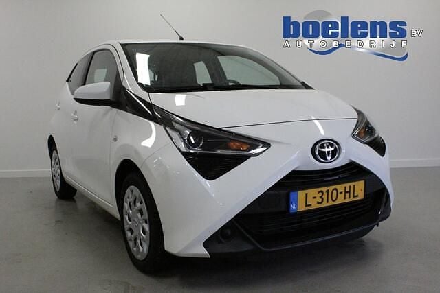 Wit Gebruikt 2021 Toyota Aygo X-play Hatchback | € 8.949 (Goede deal) - Afbeelding 1/4