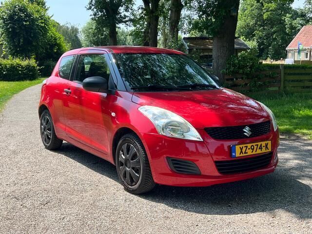 Rood Gebruikt 2011 Suzuki Swift Hatchback | € 3.950 (Goede deal) - Afbeelding 1/4