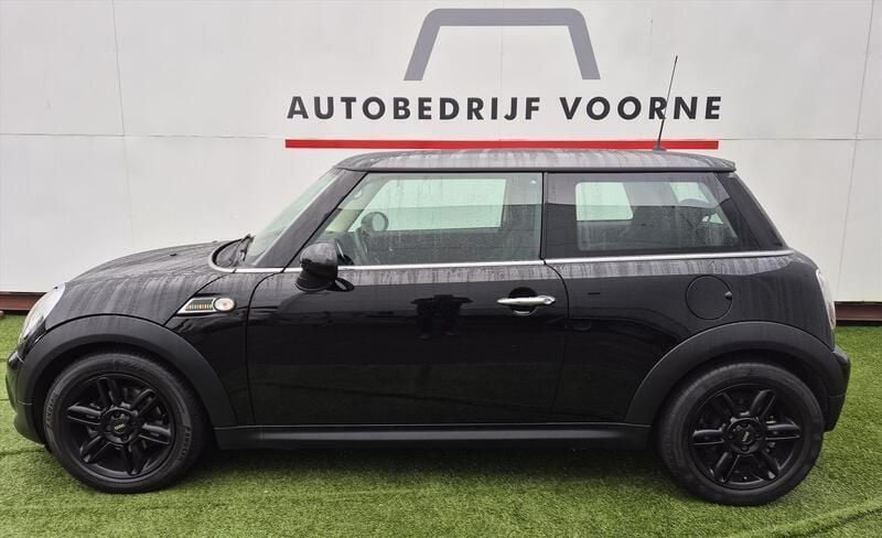 Zwart Gebruikt 2013 Mini Cooper Chili Hatchback | € 9.545 (Eerlijke prijs) - Afbeelding 1/4