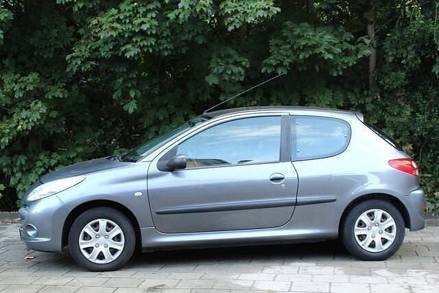 Grijs Gebruikt 2010 Peugeot 206+ Hatchback | € 2.749 (Eerlijke prijs) - Afbeelding 1/4