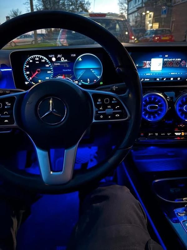 Gebruikt 2019 Mercedes A180 | € 18.500 (Super prijs) - Afbeelding 1/4