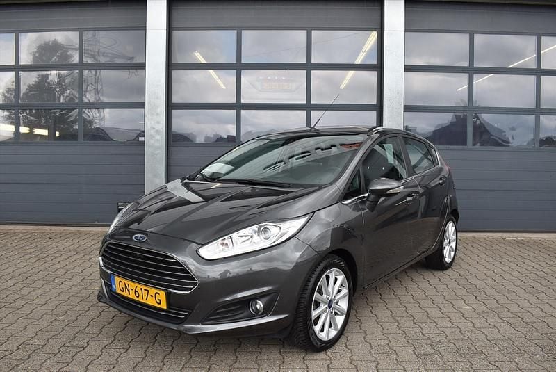 Grijs Gebruikt 2015 Ford Fiesta Titanium Hatchback | € 10.830 (Iets duurder) - Afbeelding 1/4