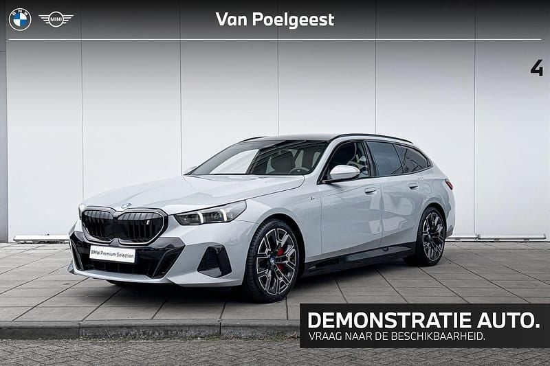 Grijs Gebruikt 2025 BMW i5 M Sport Sedan | € 66.900 (Super prijs) - Afbeelding 1/4