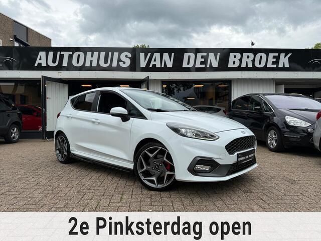Wit, metallic lak Gebruikt 2019 Ford Fiesta ST Hatchback | € 19.945 (Eerlijke prijs) - Afbeelding 1/4
