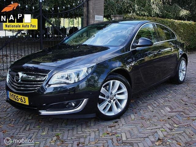 Zwart Gebruikt 2014 Opel Insignia Cosmo Hatchback | € 8.949 (Eerlijke prijs) - Afbeelding 1/4