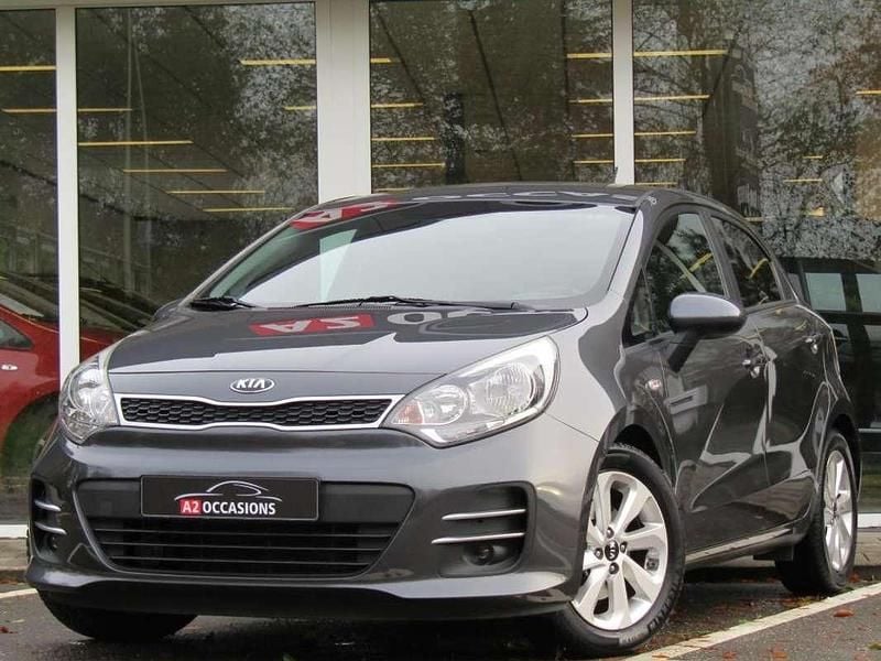 Grijs (metallic) Occasion 2015 Kia Rio Hatchback | € 9.900 (Eerlijke prijs) - Afbeelding 1/4
