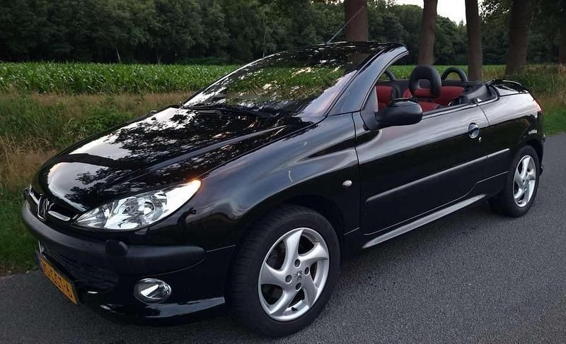 Zwart Gebruikt 2003 Peugeot 206 Premium Cabriolet | € 2.500 (Duur) - Afbeelding 1/4