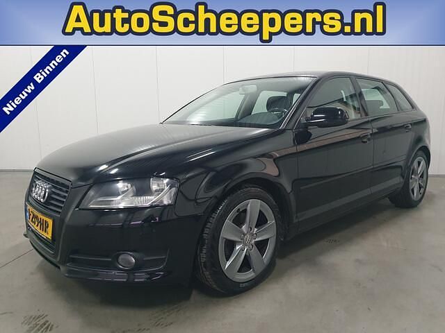 Zwart Occasion 2010 Audi A3 Sportback Attraction Hatchback | € 4.995 (Eerlijke prijs) - Afbeelding 1/4