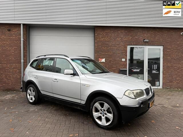 Grijs (metallic) Gebruikt 2004 BMW X3 Executive SUV | € 3.999 (Goede deal) - Afbeelding 1/4