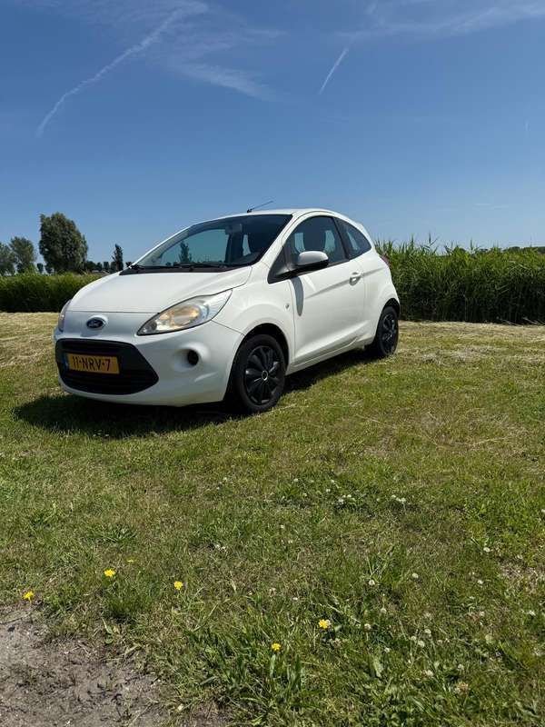 Wit Gebruikt 2010 Ford Ka Cool & Sound Edition Hatchback | € 2.575 (Goede deal) - Afbeelding 1/4