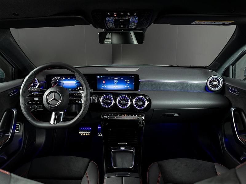 Occasion Mercedes A250 Business 218 PK (160 kW) 2025 Grijs Hatchback