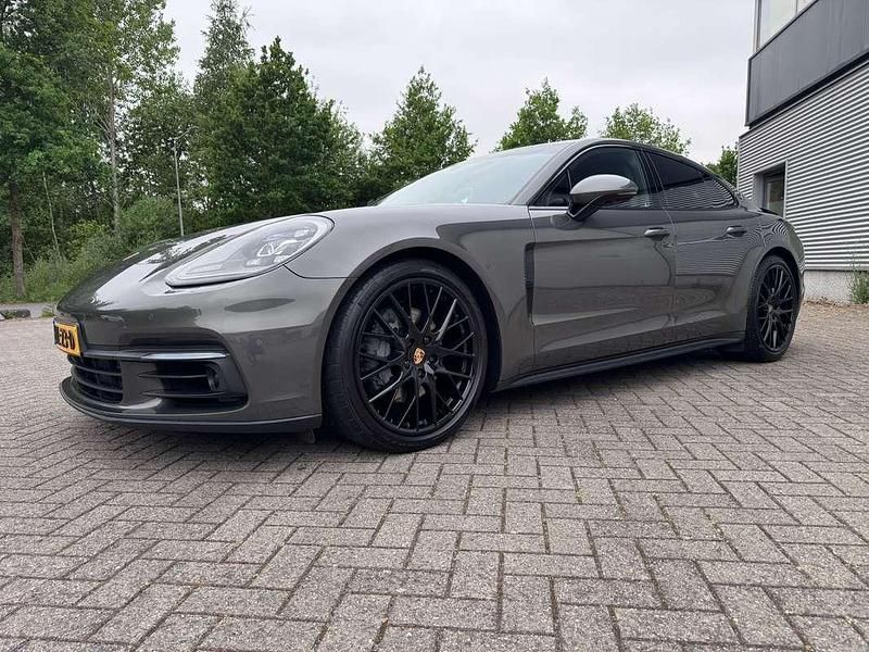 Grijs Gebruikt 2017 Porsche Panamera 4S Sedan | € 49.000 - Afbeelding 1/4