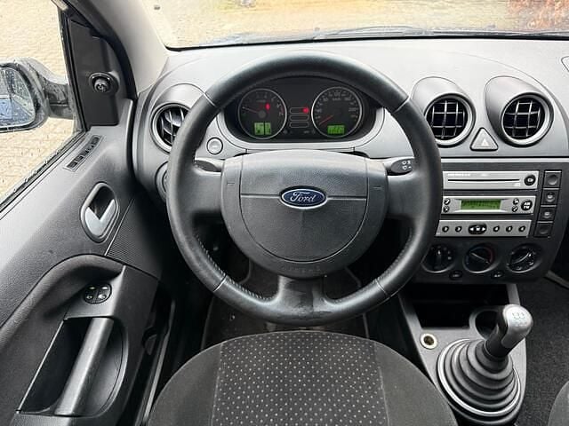 Occasion Ford Fiesta Ambiente 80 PK (58 kW) 2004 Blauw (metallic) Hatchback