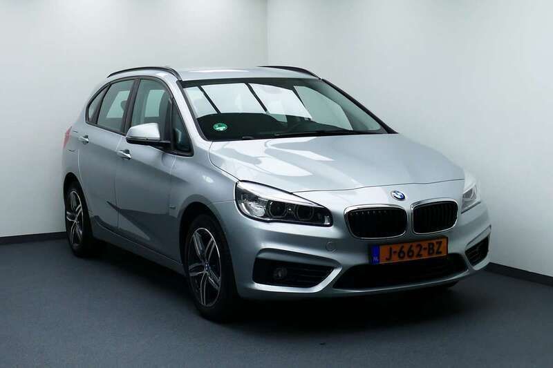 Grijs, metallic lak Gebruikt 2018 BMW 218 Active Tourer Executive MPV | € 15.949 (Goede deal) - Afbeelding 1/4