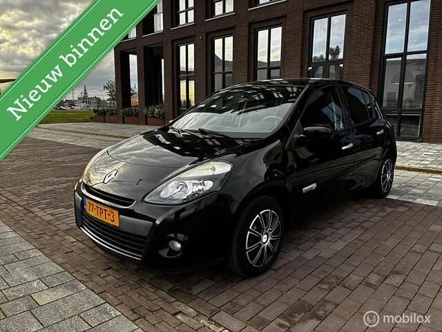 Zwart Gebruikt 2012 Renault Clio IV Authentique Hatchback | € 2.650 (Super prijs) - Afbeelding 1/4