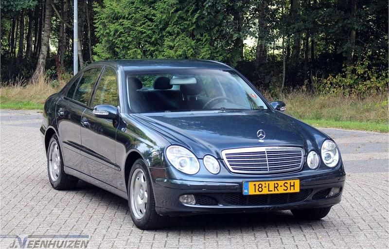 Zwart Gebruikt 2003 Mercedes E320 Avantgarde Sedan | € 3.999 (Eerlijke prijs) - Afbeelding 1/4