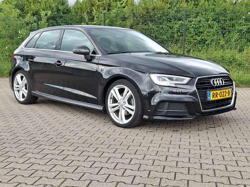 Zwart Gebruikt 2018 Audi A3 S-Line Hatchback | € 18.750 (Eerlijke prijs) - Afbeelding 1/4
