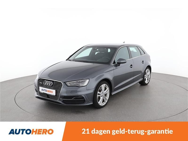 Grijs (metallic) Occasion 2015 Audi A3 Sportback e-tron Ambiente Hatchback | € 13.949 (Eerlijke prijs) - Afbeelding 1/4