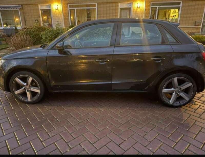Zwart Gebruikt 2012 Audi A1 Hatchback | € 6.000 (Goede deal) - Afbeelding 1/4