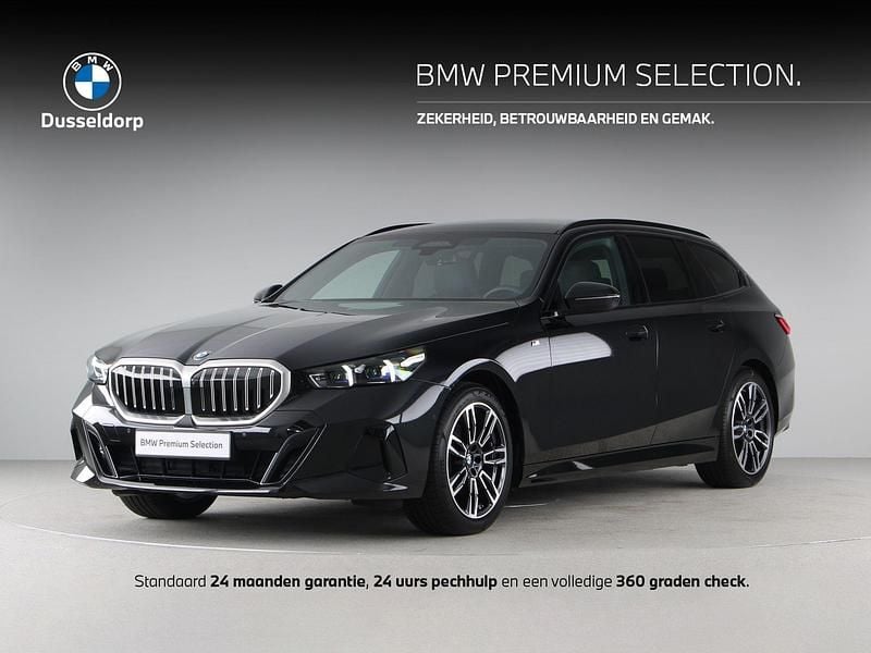 Zwart Gebruikt 2025 BMW 520 M Sport Stationwagen | € 62.900 (Goede deal) - Afbeelding 1/4