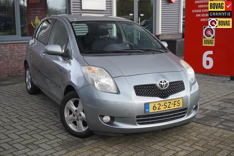 Grijs Gebruikt 2006 Toyota Yaris Luna Hatchback | € 2.895 (Eerlijke prijs) - Afbeelding 1/4
