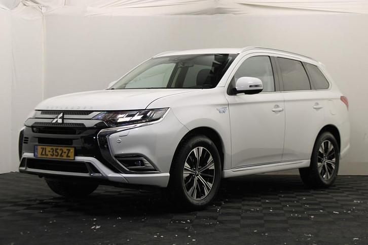 Occasion Mitsubishi Outlander Intense 177 PK (130 kW) 2019 Wit SUV