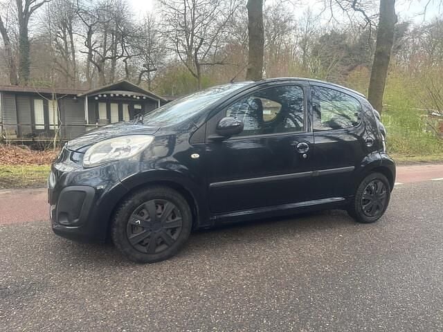 Zwart Occasion 2012 Citroën C1 Tendance Hatchback | € 1.399 (Eerlijke prijs) - Afbeelding 1/4