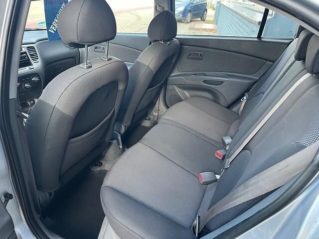 Occasion Kia Rio 97 PK (71 kW) 2008 Grijs Hatchback