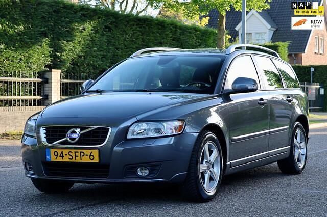 Grijs Gebruikt 2011 Volvo V50 Stationwagen | € 4.945 (Goede deal) - Afbeelding 1/4