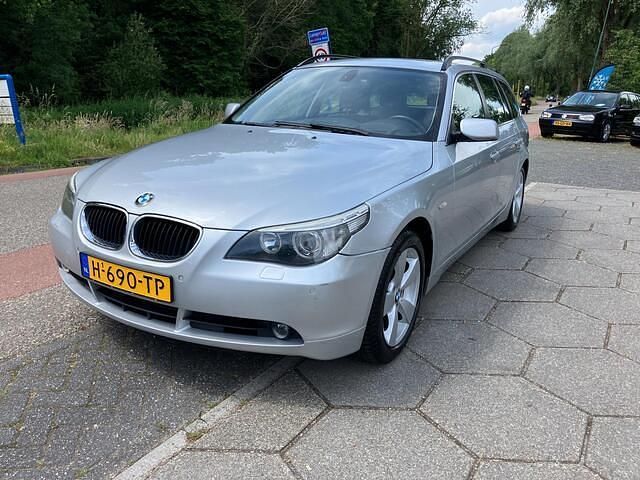 Grijs Gebruikt 2005 BMW 525 Executive Stationwagen | € 6.500 (Duur) - Afbeelding 1/4