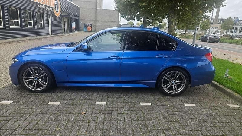 Blauw Gebruikt 2016 BMW 330e Sedan | € 14.500 (Duur) - Afbeelding 1/4