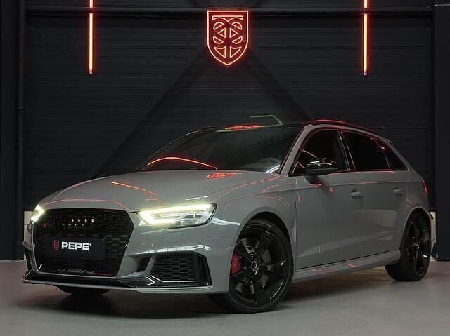 Grijs (metallic) Gebruikt 2019 Audi RS3 Comfort Sedan | € 44.844 (Super prijs) - Afbeelding 1/4