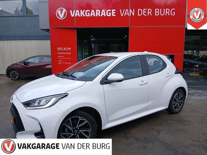 Wit Gebruikt 2024 Toyota Yaris Hybrid Hatchback | € 24.750 (Eerlijke prijs) - Afbeelding 1/4